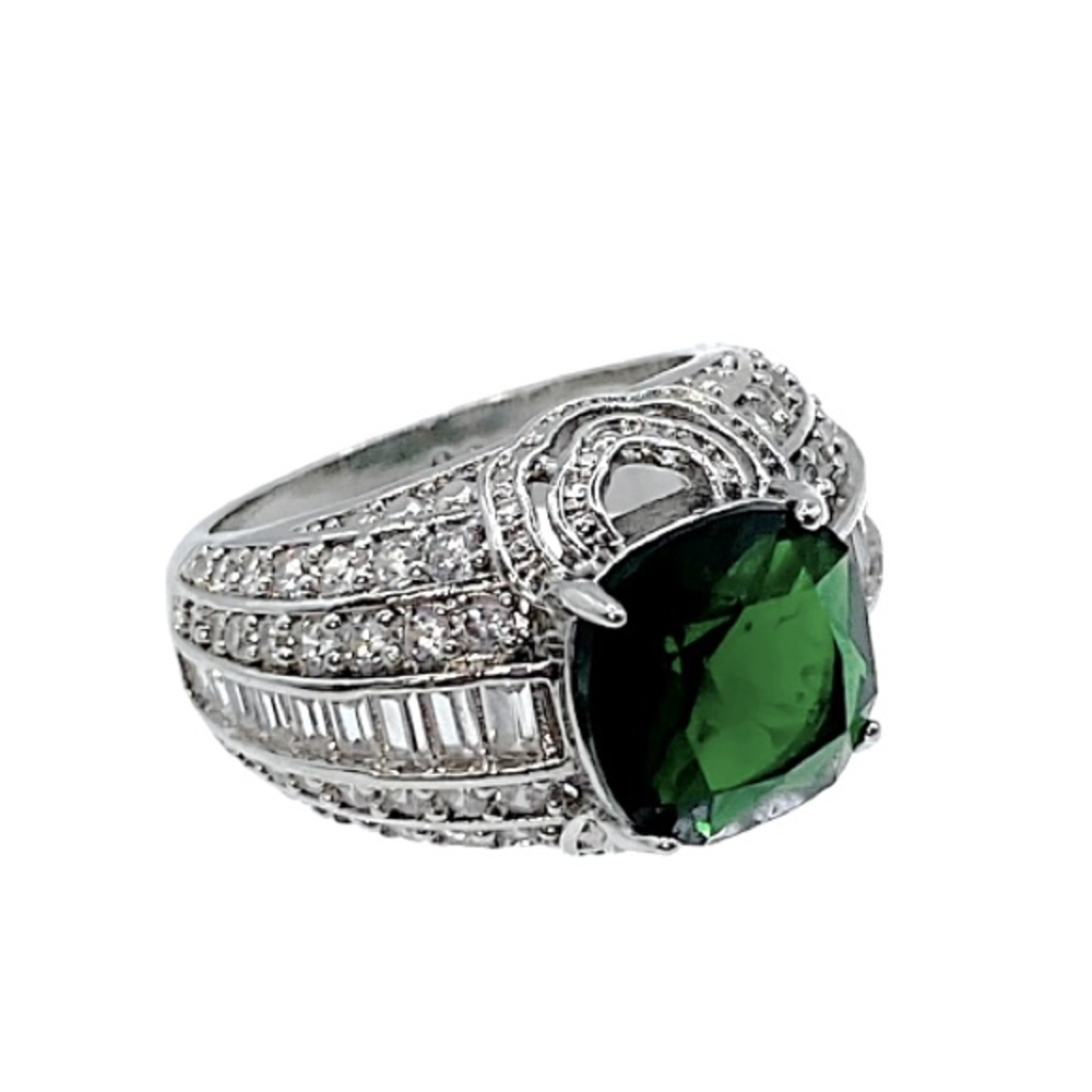 Solitaire Simulated Green Emerald Cut Art Deco Style in 925 Sterling silver.